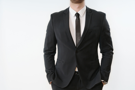 costume noir fermer une partie du corps de lhomme daffaires en